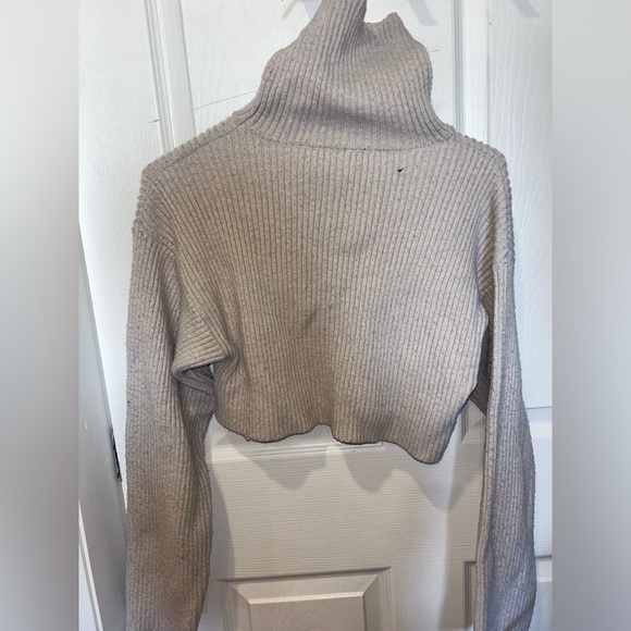 White Turtleneck sweater - Picture 3 of 5